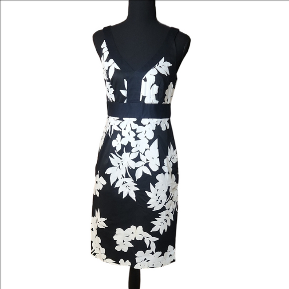 White House Black Market Dresses & Skirts - White House Black Market Floral Dress, Size 4